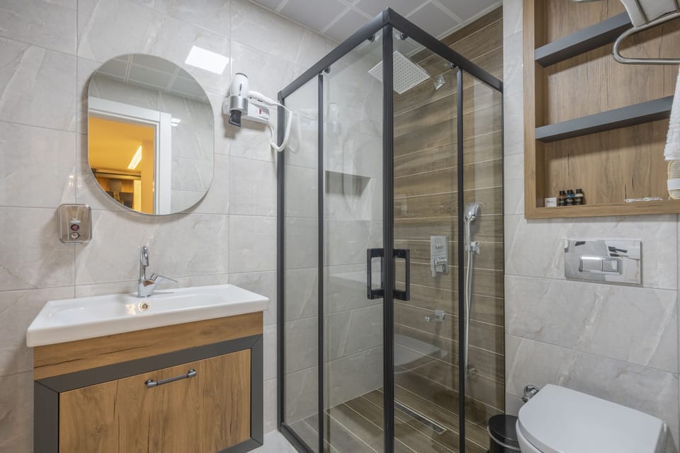 Junior Suite, Multiple Beds | Bathroom | Shower, free toiletries, hair dryer, slippers