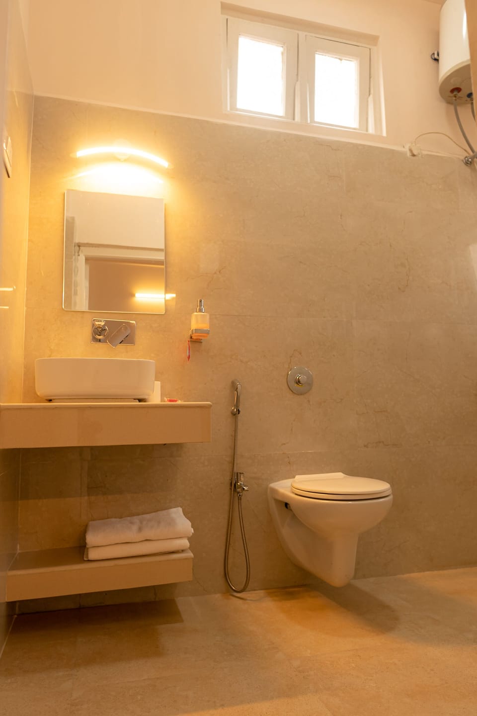Family Room | Bathroom | Shower, rainfall showerhead, free toiletries, towels