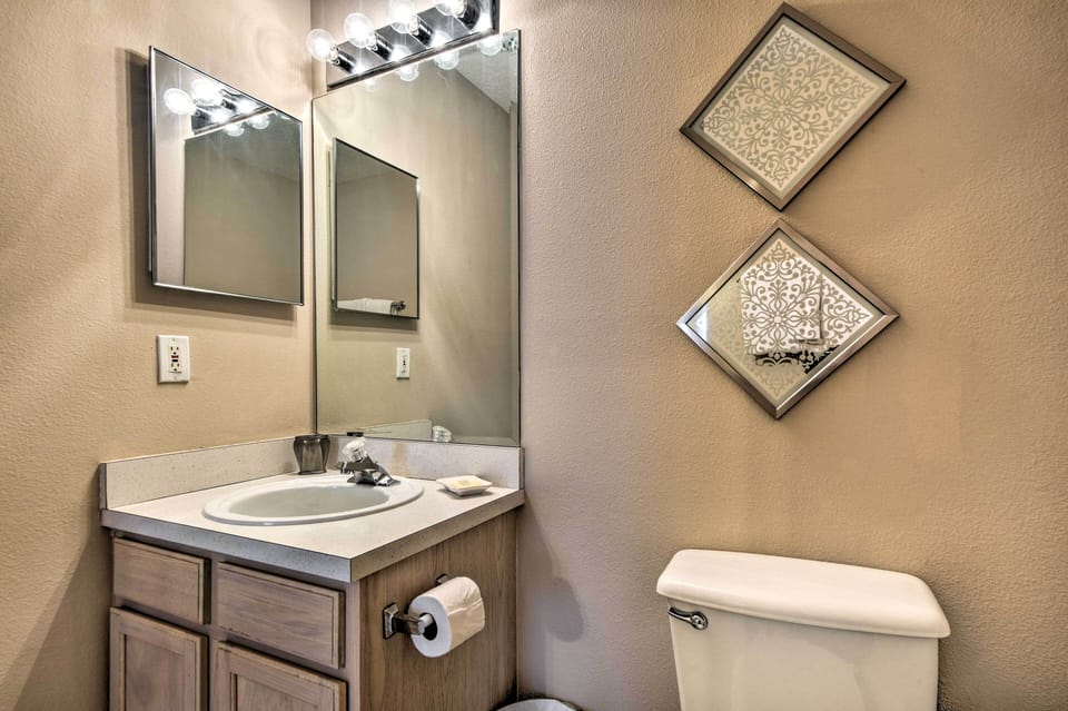 Clermont Home w/ Pool & Game Room: 10 Mi to Parks! Cottage in Four Corners