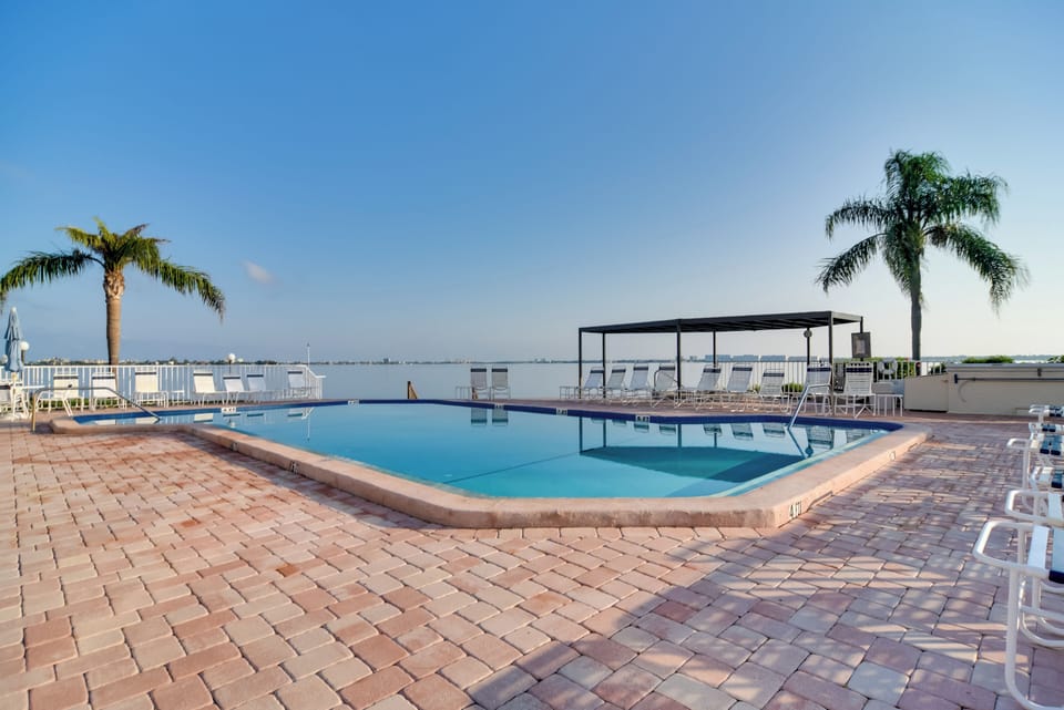 Apartment (2 Bedrooms) | Front of property