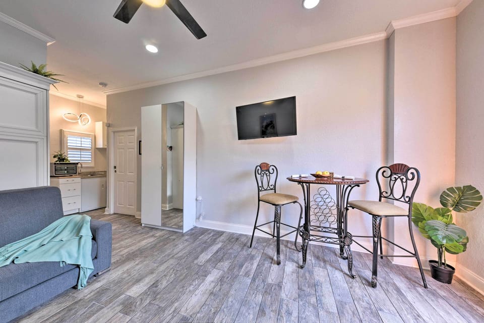 Apartment (0 Bedroom) | Interior