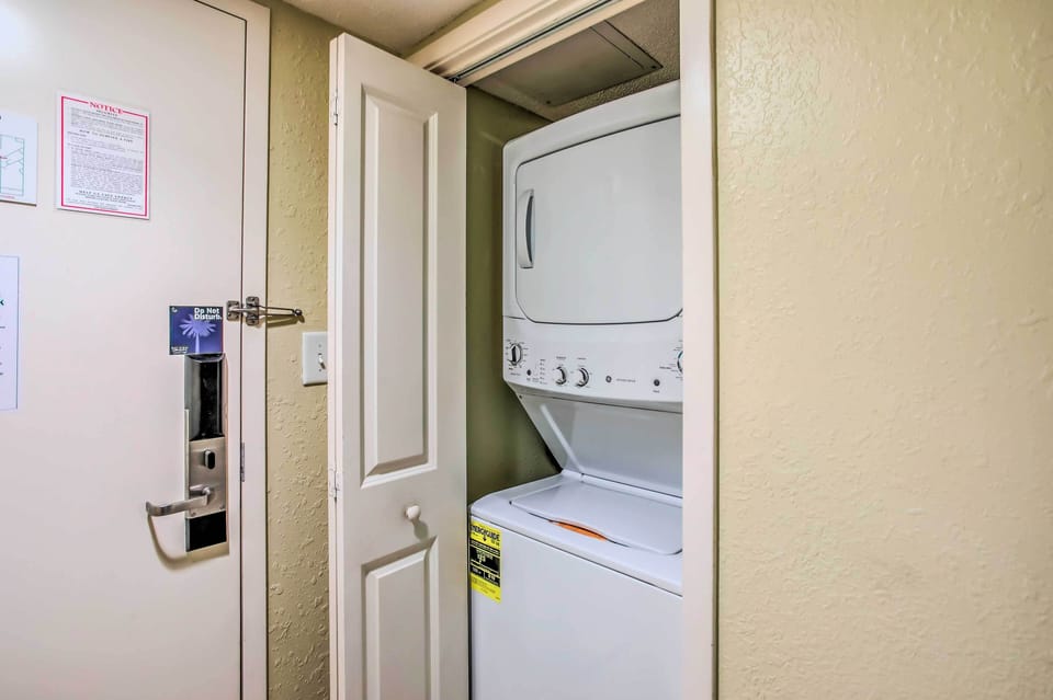Beachfront Condo in Myrtle Beach w/ Pool Access Apartment in Myrtle Beach
