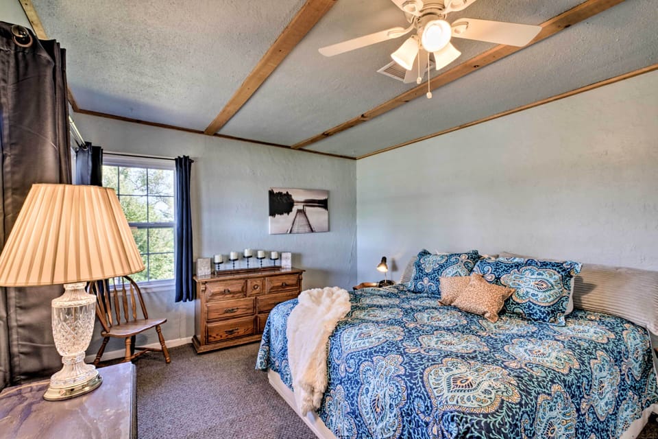 Cobblestone Cottage' - 10 Mi to Pomme de Terre! Cottage in Missouri