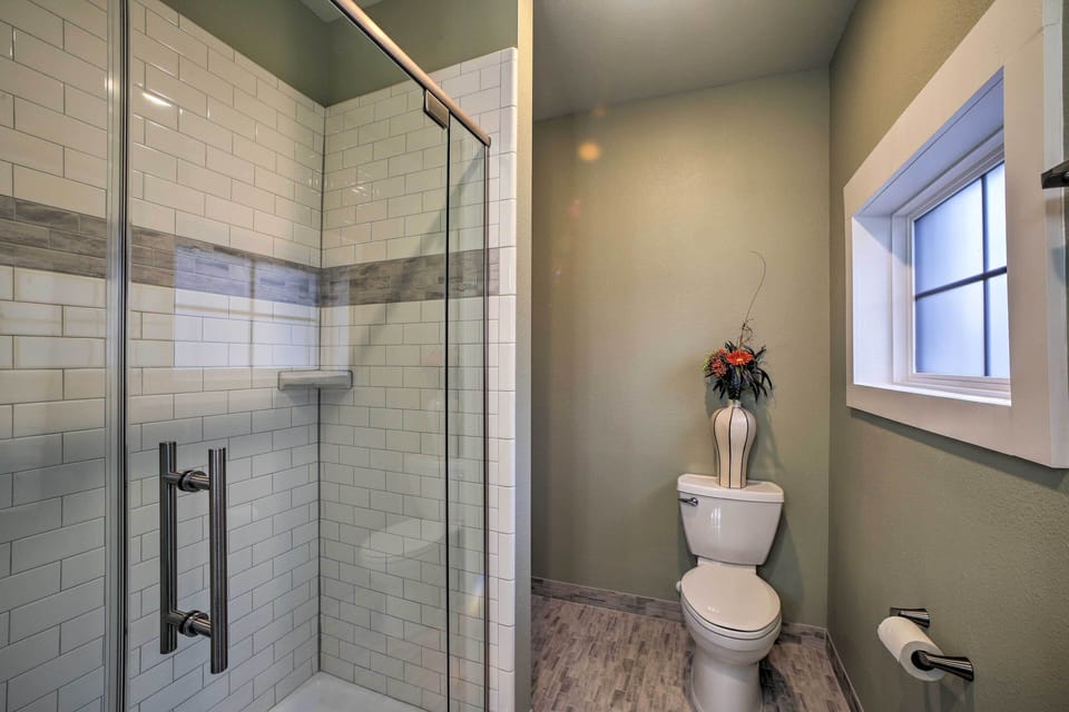 Fire Pit Access: Cozy Dtwn Branson Cottage! Cottage in Hollister