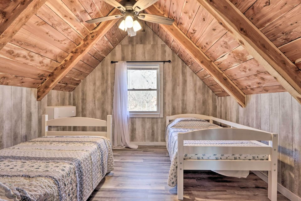 El Dorado Springs Cabin: Near Trails & Parks! Cottage in Missouri