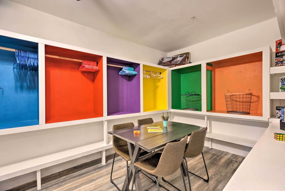 House (5 Bedrooms) | Interior