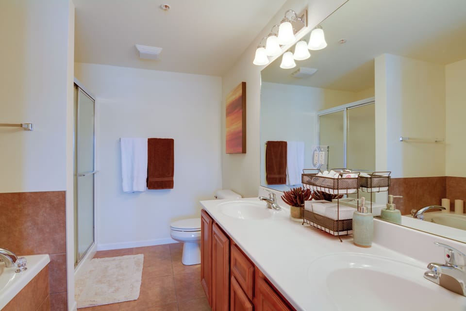 Lake Views & Pool Access: Osage Beach Condo Apartment in Osage Beach