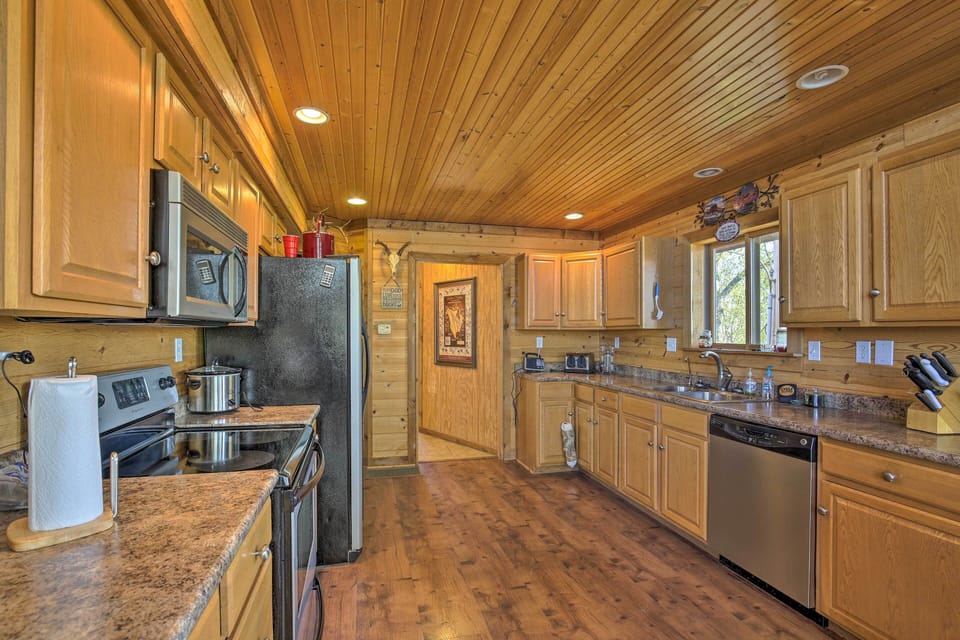 House (4 Bedrooms) | Interior