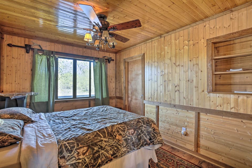 Lodge on 240 Acres w/ Deck, Grill & Fire Pit! Cottage in Missouri