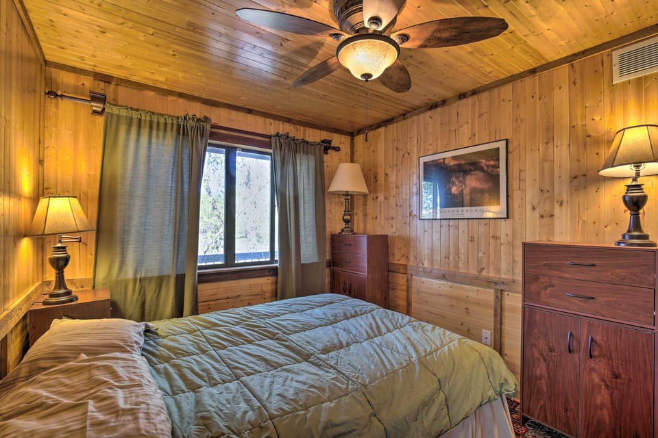 Lodge on 240 Acres w/ Deck, Grill & Fire Pit! Cottage in Missouri