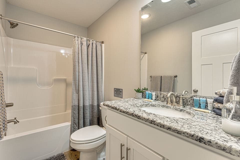 Family-friendly Ozark Villa - Centrally Located Cottage in Ozark