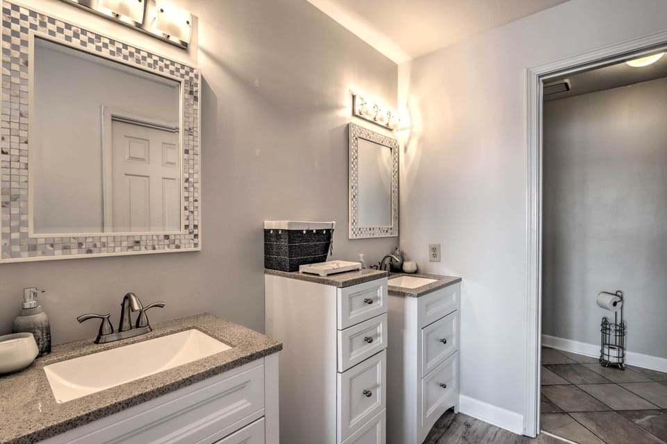 Lakefront Retreat: Prime Osage Beach Location! Apartment in Osage Beach