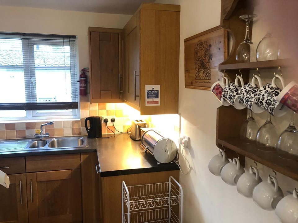 House | Private kitchen | Fridge, microwave, oven, stovetop