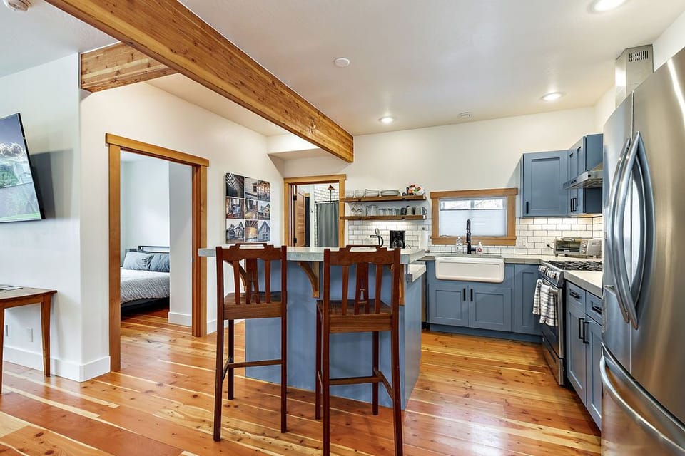 Grand House | Private kitchen | Full-size fridge, microwave, oven, stovetop