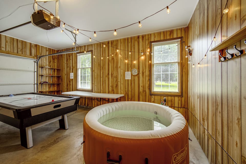 Charming Lewisburg Home w/ Hot Tub & Games! Cottage in Pennsylvania