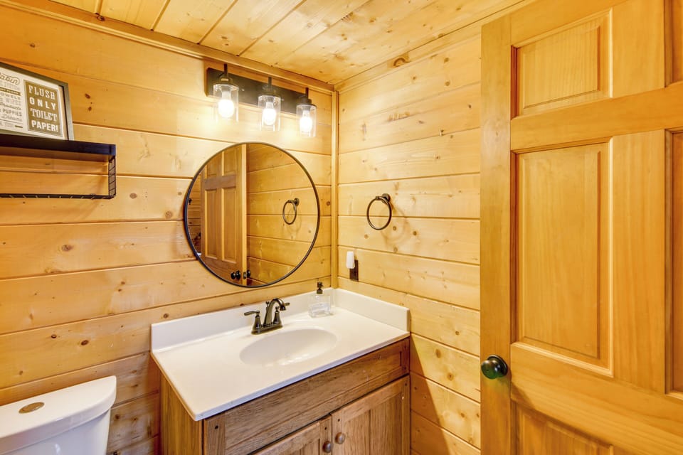 1 Mi to Slopes! Family-friendly Massanutten Cabin Cottage in Massanutten
