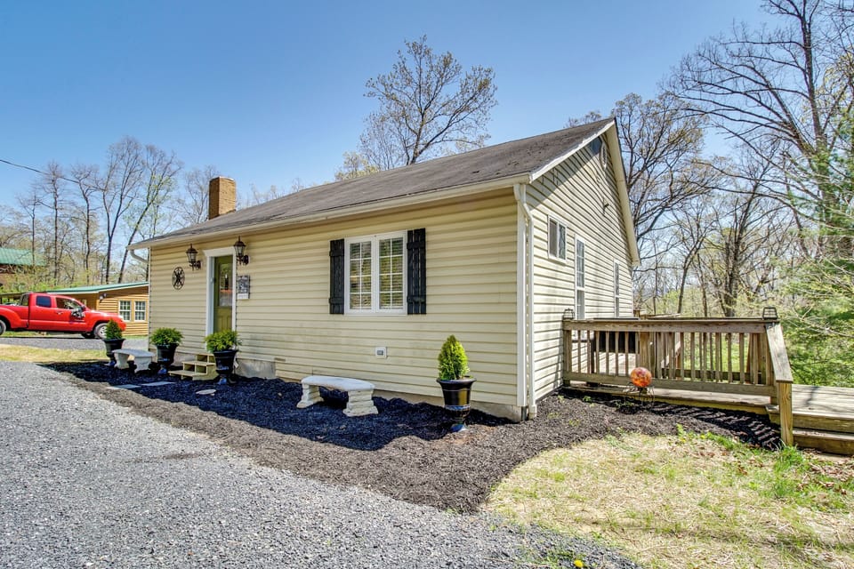 Walk to Shenandoah River: Homey Luray Cabin Cottage in Shenandoah Valley
