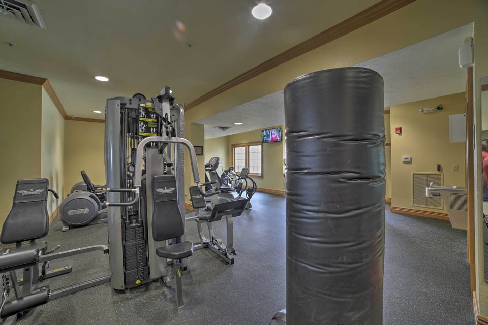 Indoor Pool Access: Golf Getaway Near 76 Strip! Apartment in Branson