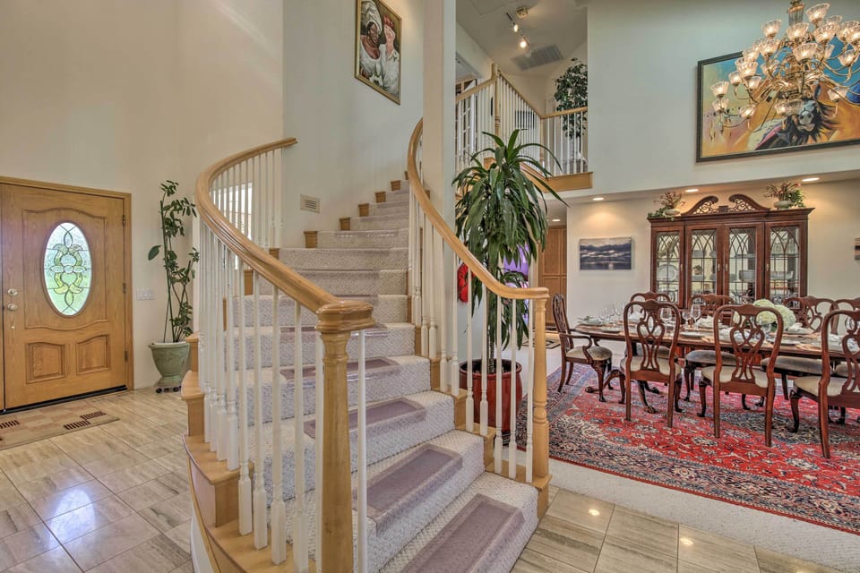 House (5 Bedrooms) | Interior