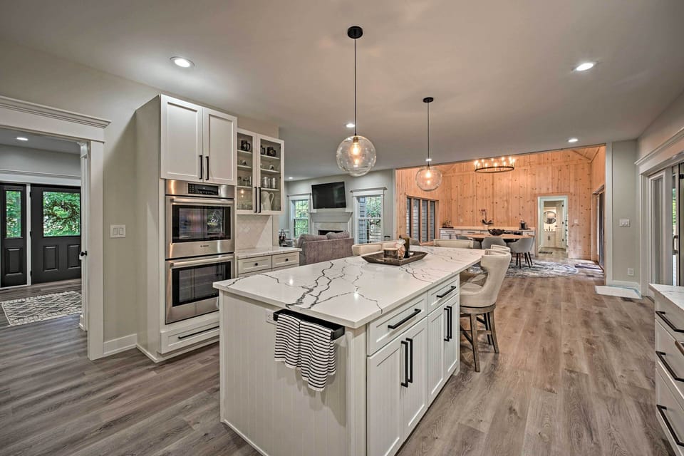 House (6 Bedrooms) | Interior