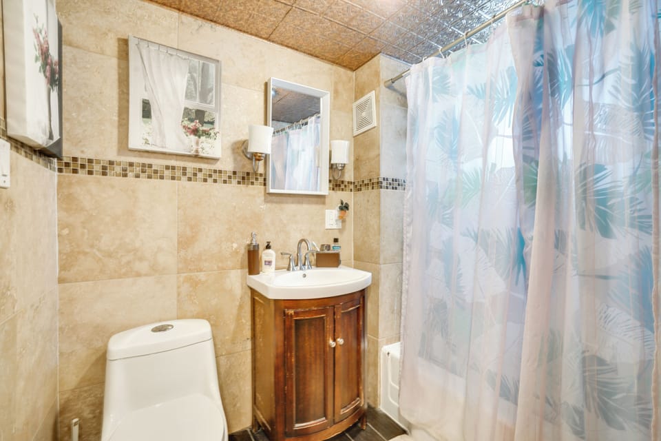Families w/ Pets! Home 8 Mi to Dtwn Minneapolis Cottage in Golden Valley