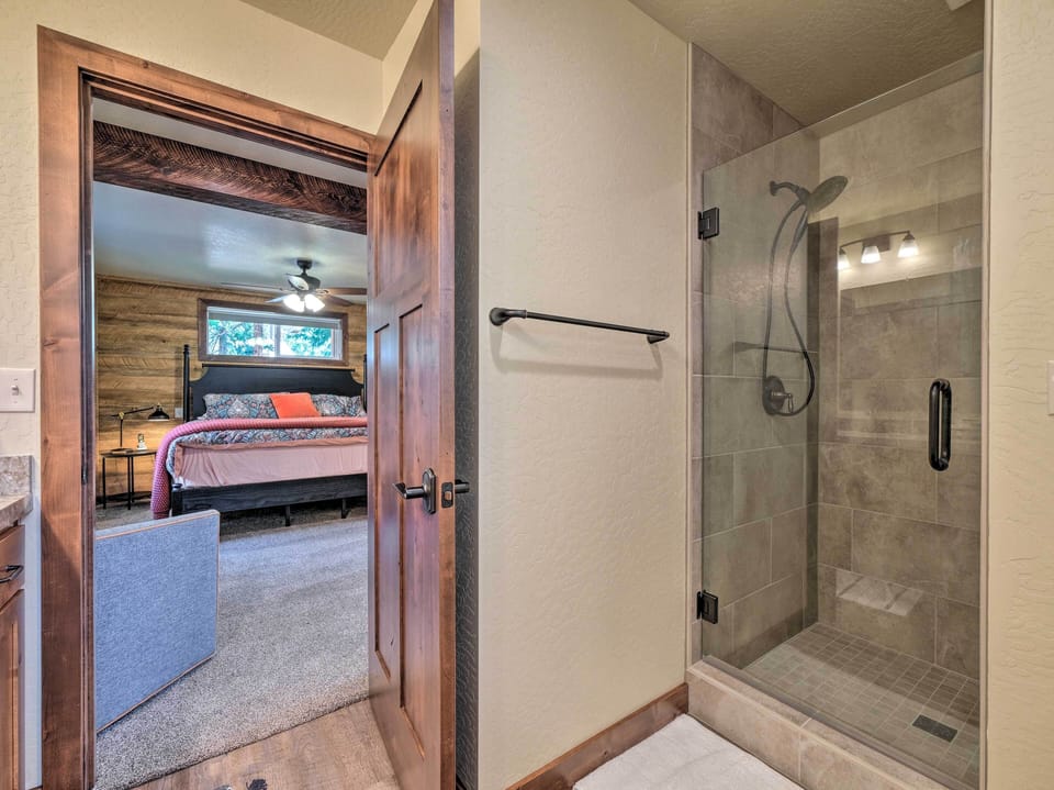 Luxury Retreat: Custom Mi-wuk Village Cabin! Cottage in Mi Wuk Village