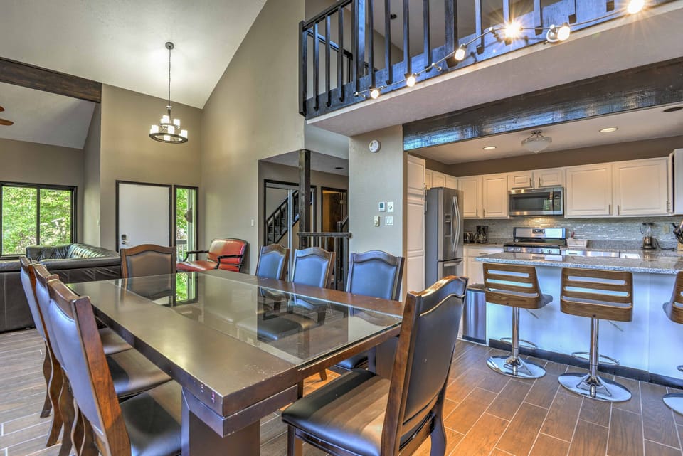 House (6 Bedrooms) | Interior