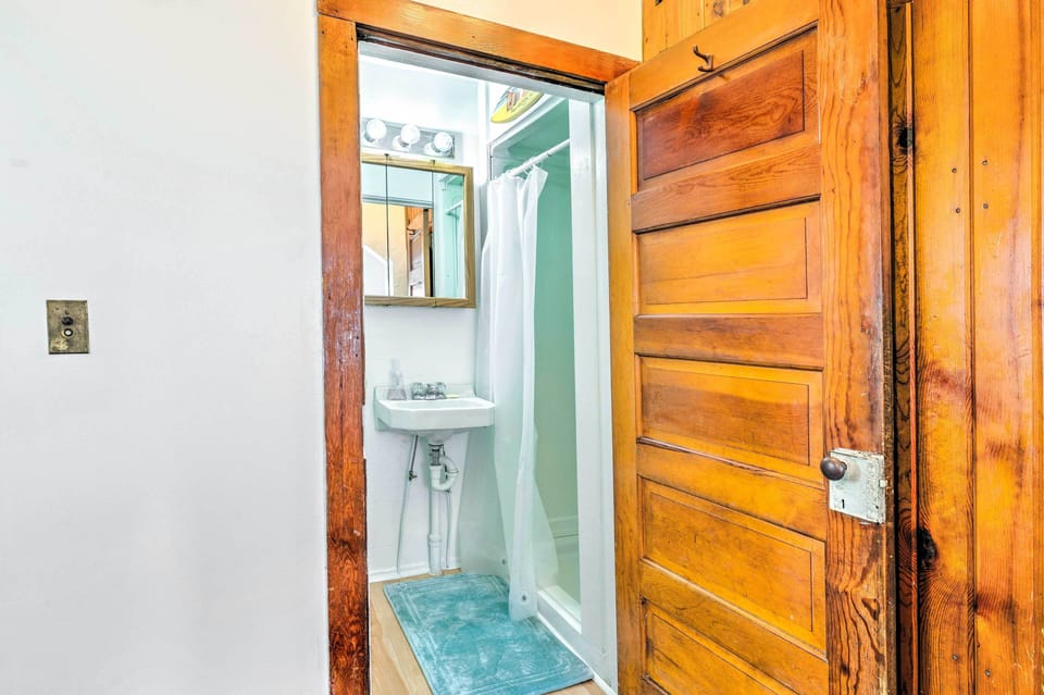 Historic Cabin Retreat: Steps to Okoboji Lake Cottage in Arnolds Park