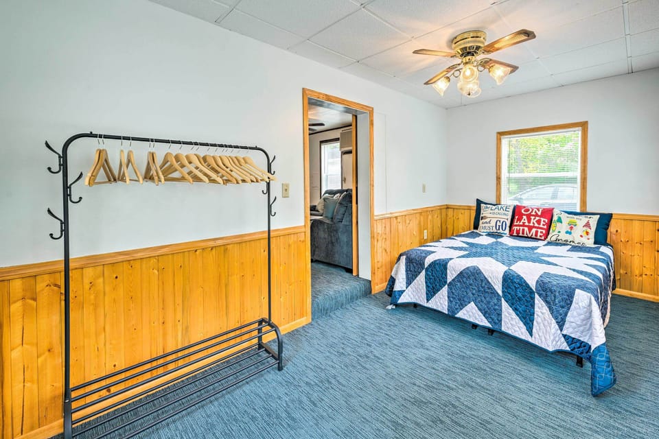 Historic Cabin Retreat: Steps to Okoboji Lake Cottage in Arnolds Park