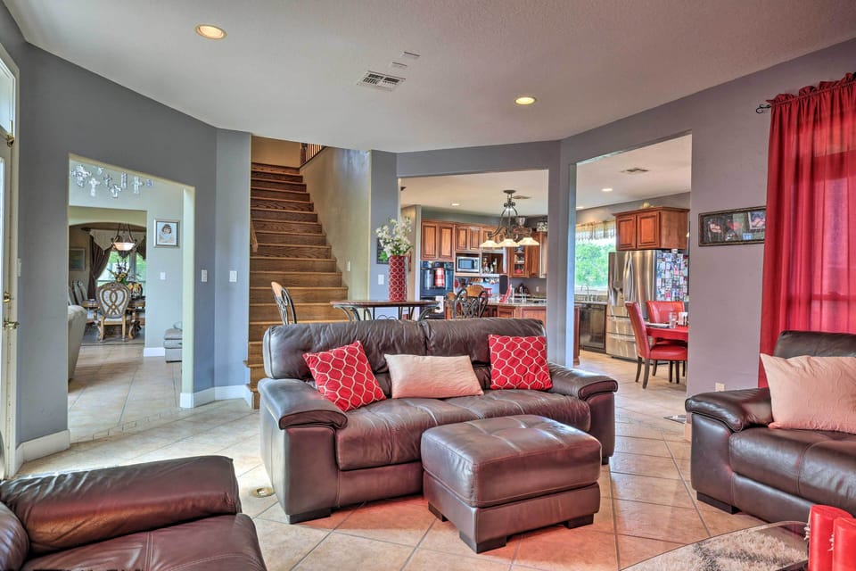 House (4 Bedrooms) | Interior