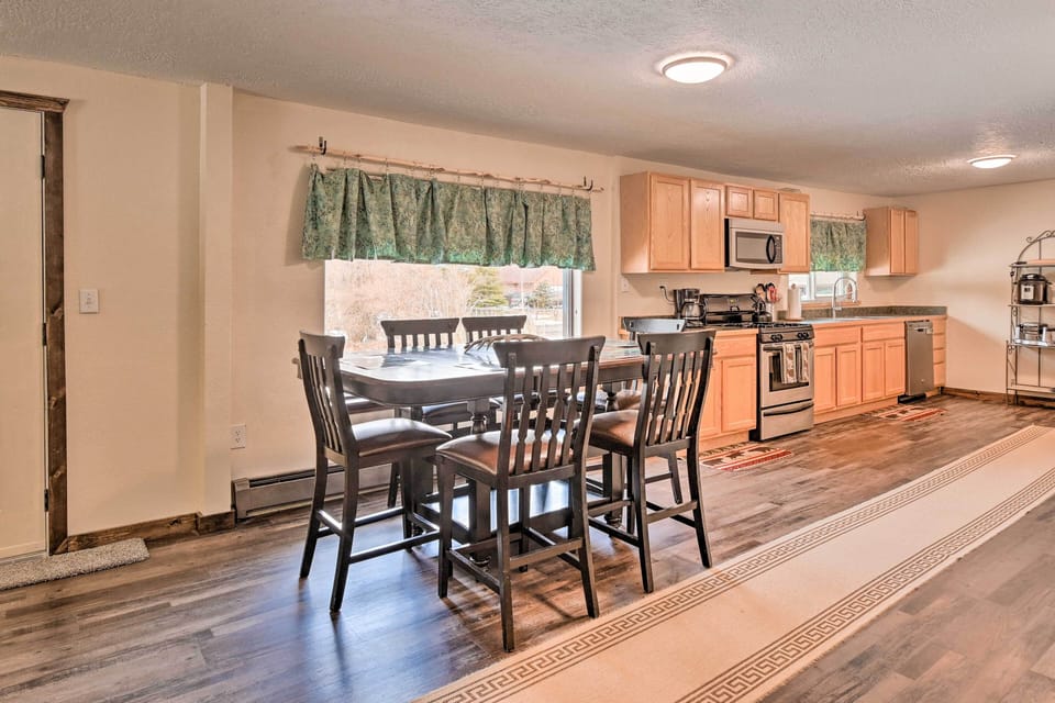 House (5 Bedrooms) | Interior