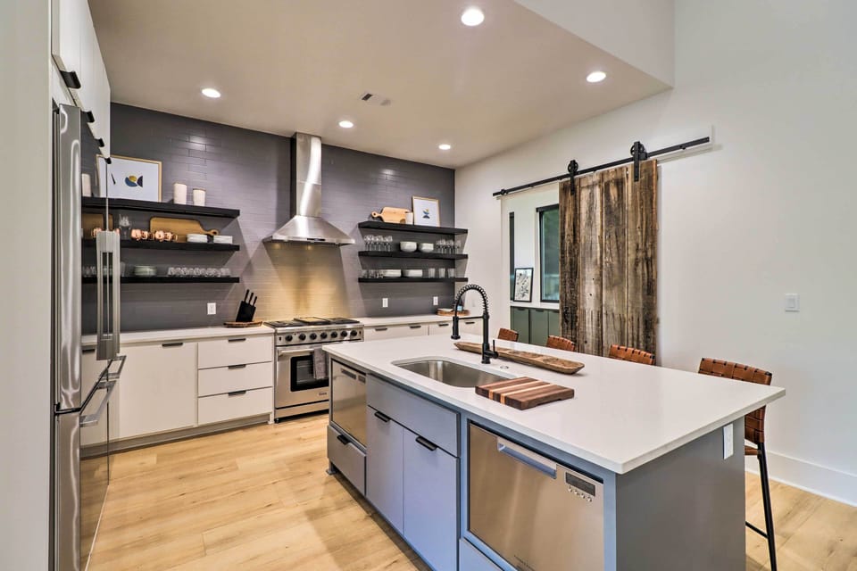 House (5 Bedrooms) | Interior