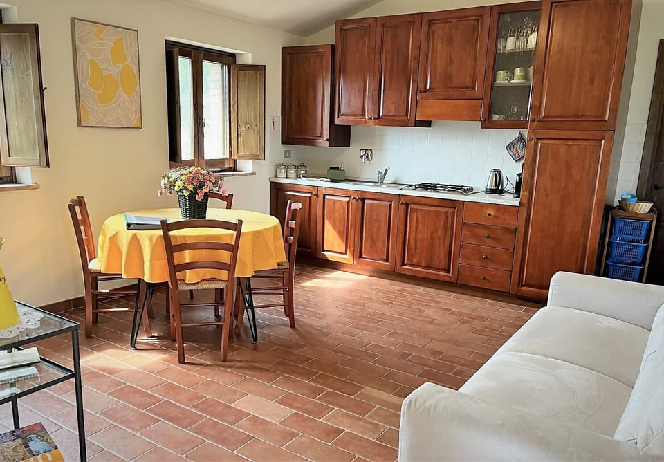 Traditional Apartment | Private kitchen | Full-size fridge, stovetop, espresso maker, coffee/tea maker