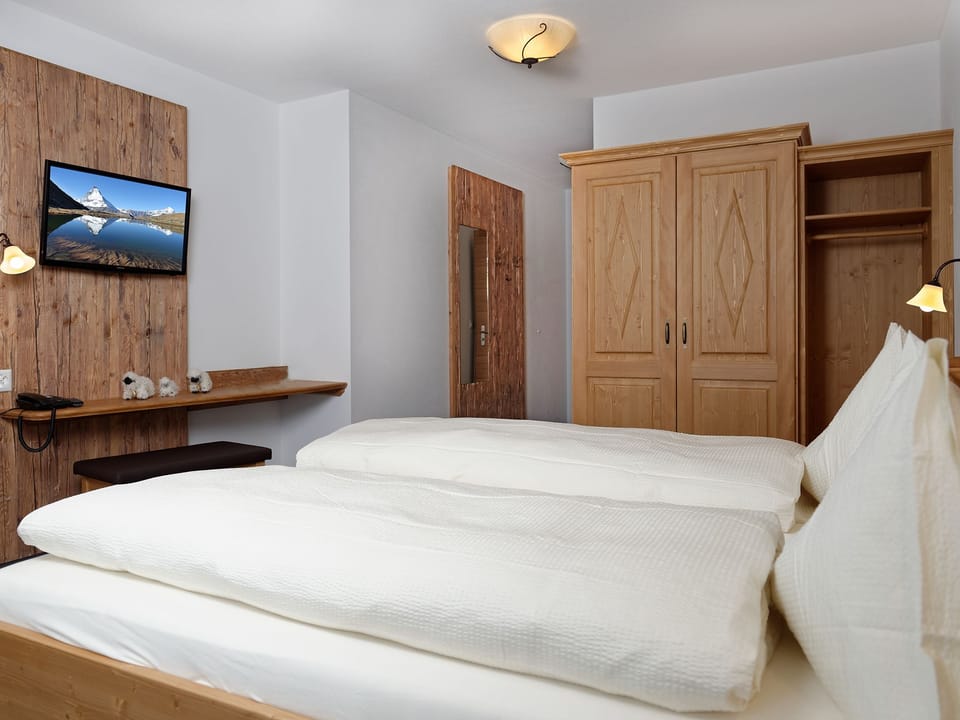 Double room with Matterhorn view | Hypo-allergenic bedding, in-room safe, desk, free WiFi