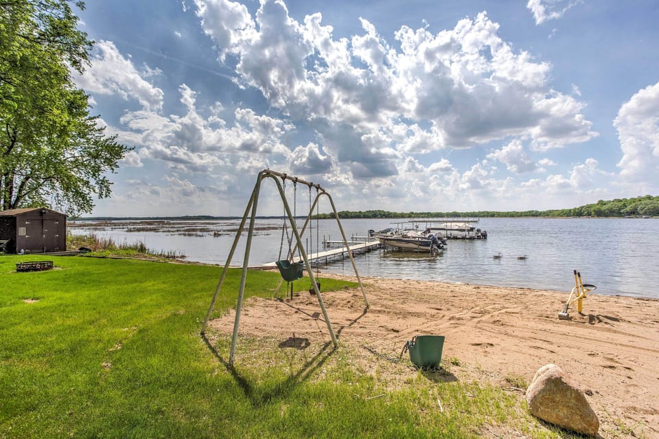 Clearwater Lake Getaway w/ Shared Pool & Boat Dock Apartment in Clearwater Lake