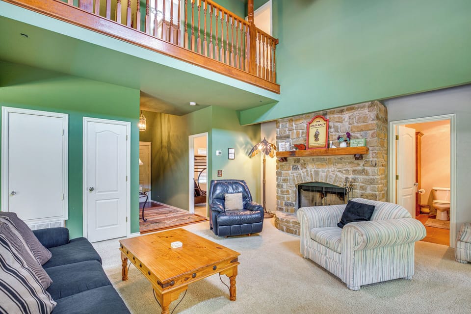 1/2 Mi to Lake Texoma: Home w/ Fire Pit & Grill! Cottage in Lake Texoma
