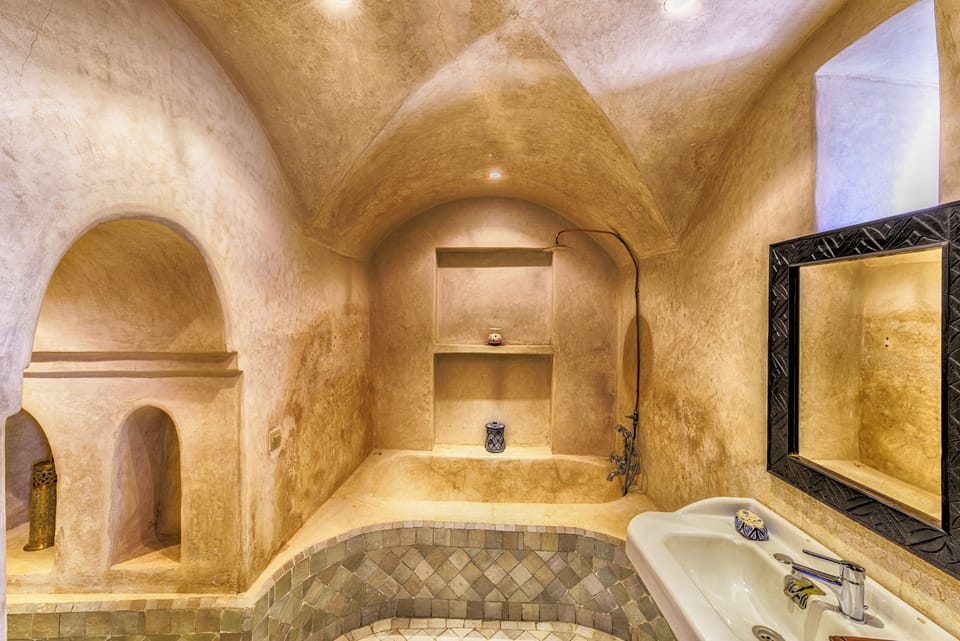 Triple Room | Bathroom | Combined shower/tub, designer toiletries, hair dryer (on request)