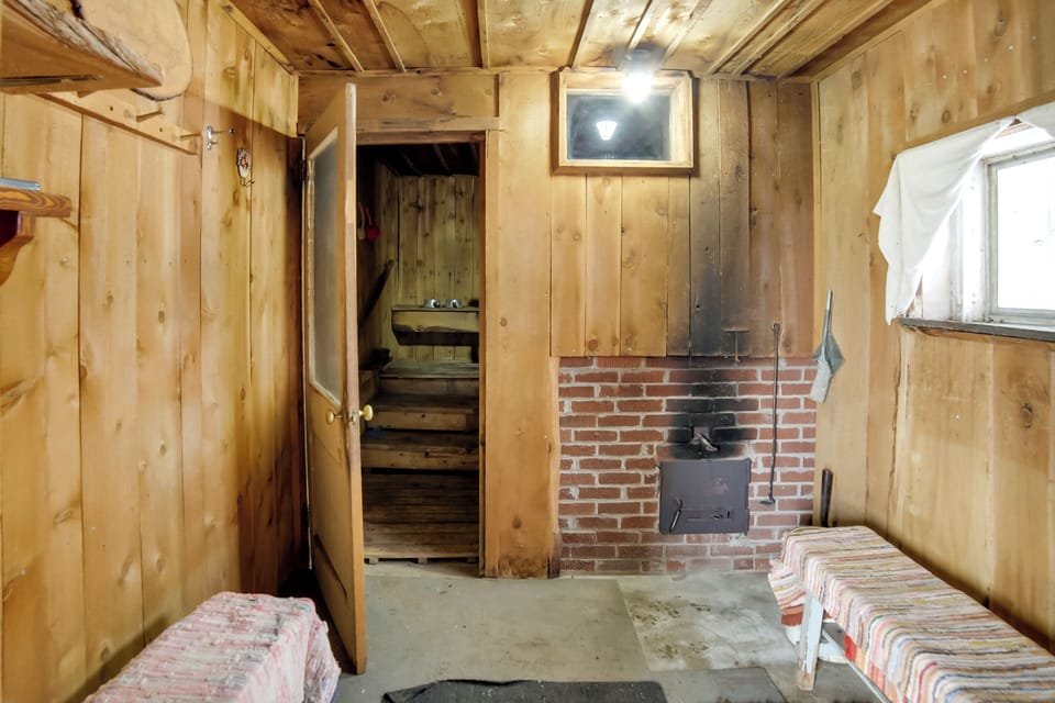 Secluded & Peaceful Upper Peninsula Getaway! Cottage in Michigan