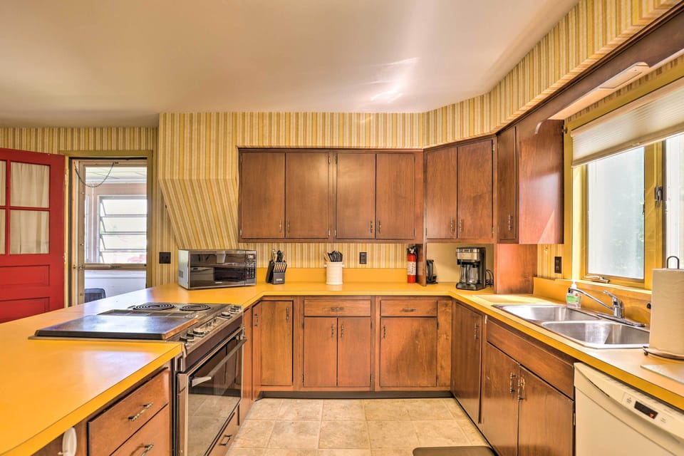 House (5 Bedrooms) | Interior