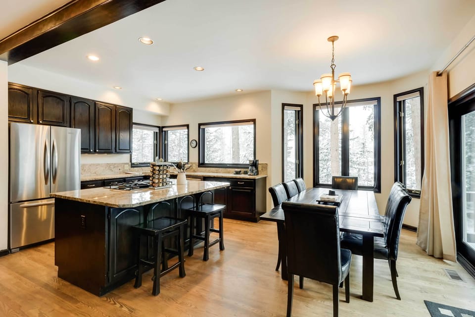 House (4 Bedrooms) | Interior