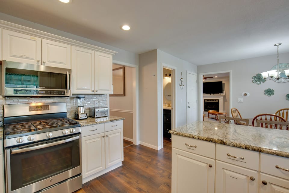 House (6 Bedrooms) | Interior