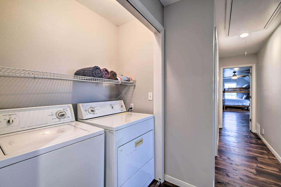 Game Room & Dock: Waterfront Granbury Lake Retreat Cottage in Granbury