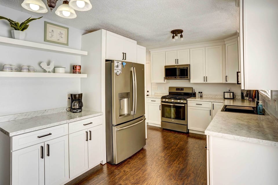 House (3 Bedrooms) | Private kitchen | Microwave, oven, stovetop, dishwasher