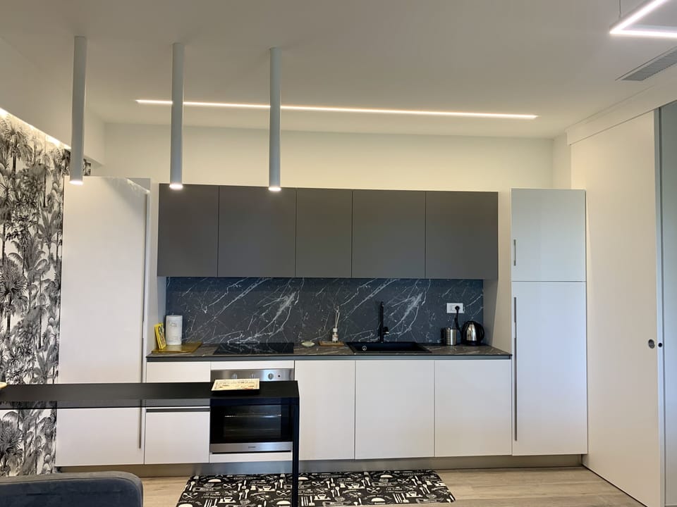 Deluxe Suite, Sea View | Private kitchen | Coffee/tea maker, electric kettle
