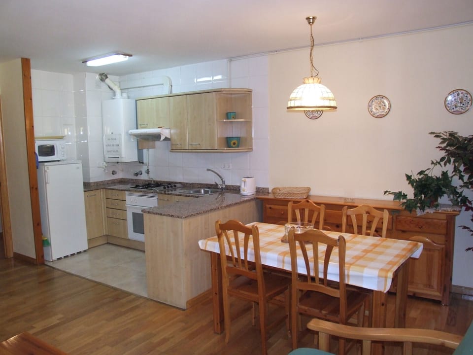 Apartment, 2 Bedrooms | In-room dining