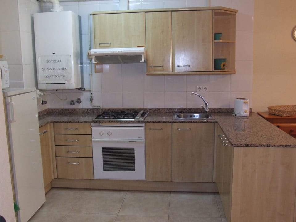 Apartment, 2 Bedrooms | Private kitchen | Fridge, microwave, oven, stovetop