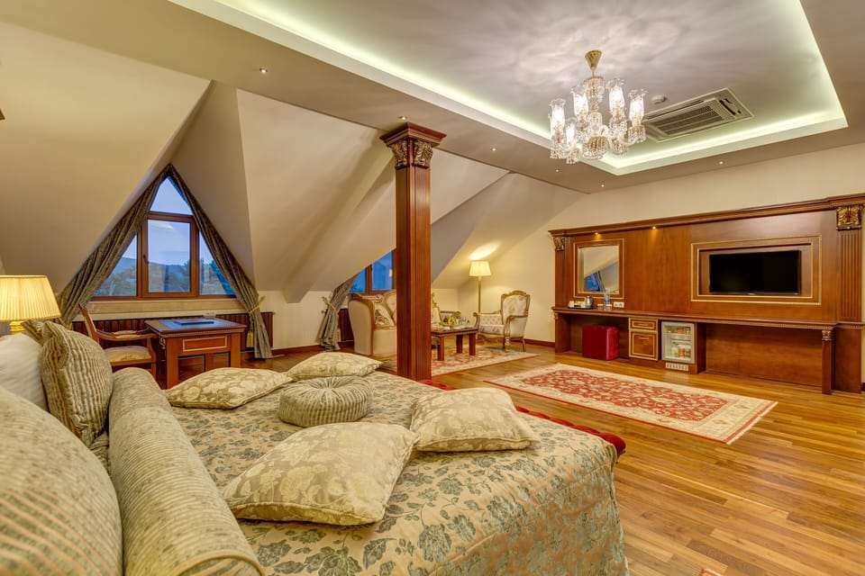 King Room | Minibar, in-room safe, free WiFi, bed sheets
