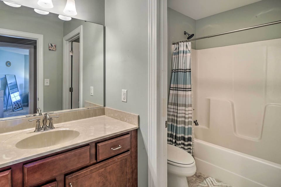 High Point Home ~ 1 Mi to Oak Hollow Lake! Cottage in High Point