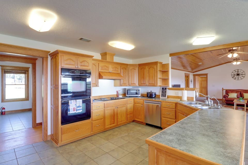 House (6 Bedrooms) | Interior