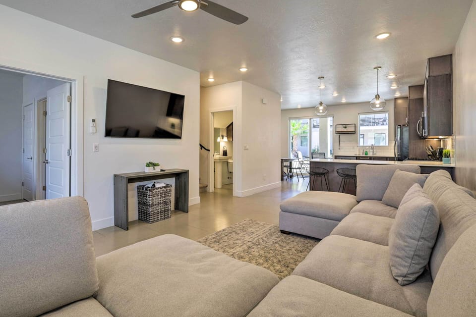 Apartment (4 Bedrooms) | Front of property
